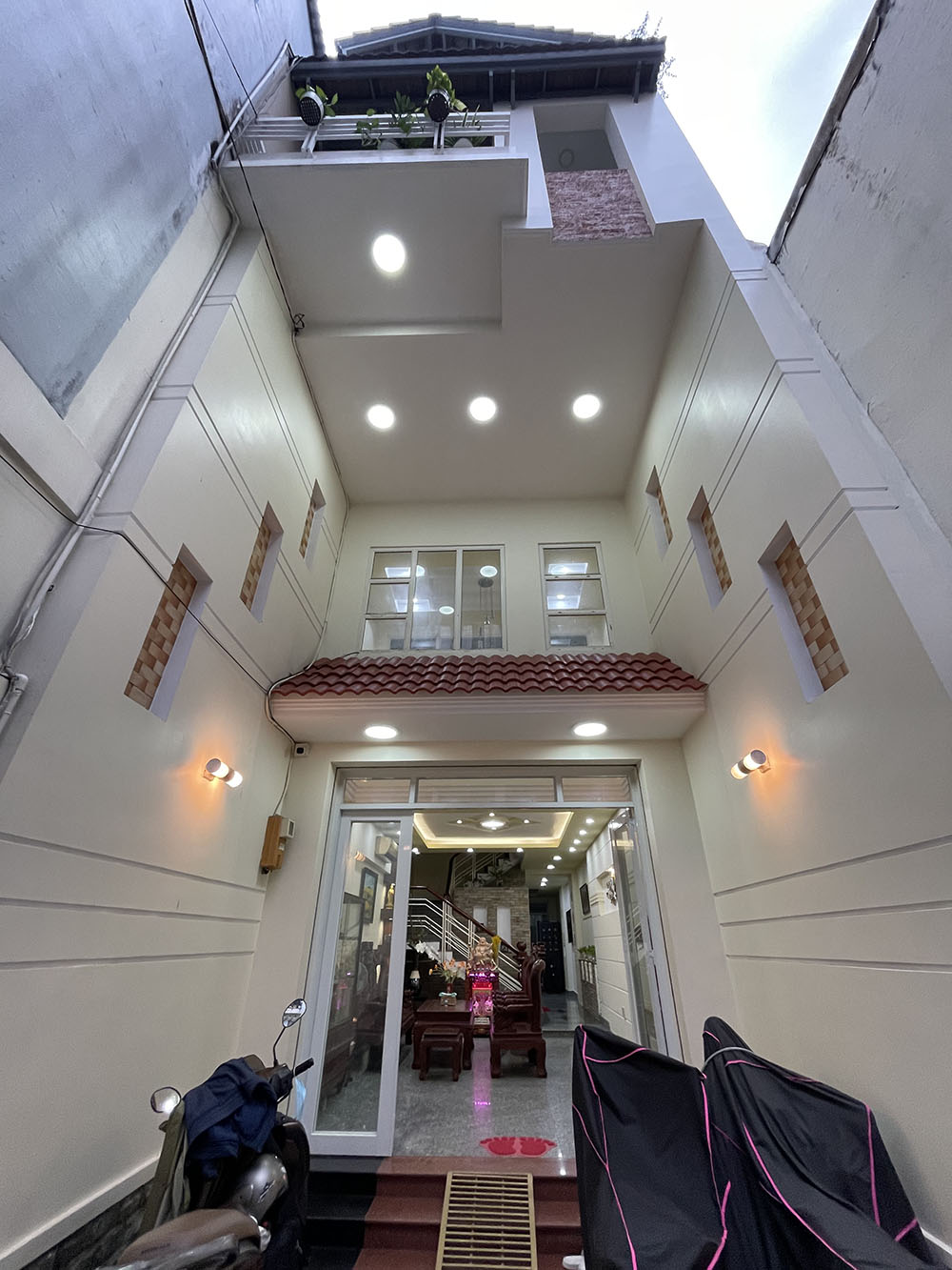 Bán nhà Ngô Thị Thu Minh, Quận Tân Bình NHÀ PHỐ VƯỜN tuyệt đẹp 3lầu (4mx24m) nở hậu hẻm ôtô khu VIP
